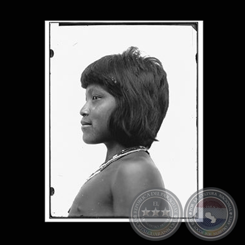 MUCHACHA DE LA TRIBU CHAMACOCO - Fotografía de GUIDO BOGGIANI